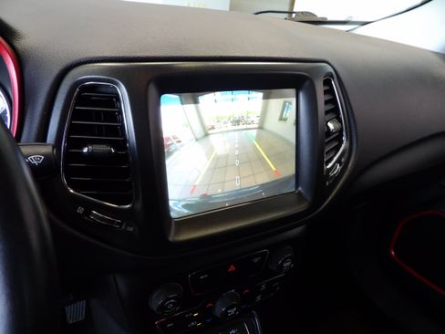 Used 2019 Jeep Compass Trailhawk AWD/4WD image 12
