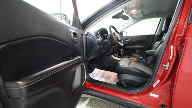 Used 2018 Jeep Compass Latitude w/ Popular Equipment Group AWD/4WD image 9