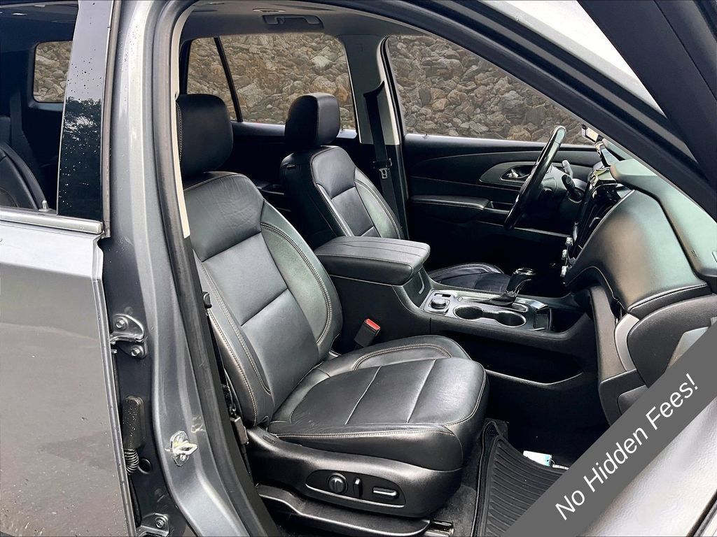 Used 2019 Chevrolet Traverse LT w/ LT Premium Package AWD/4WD image 7