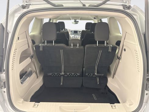 Used 2023 Chrysler Voyager LX image 20