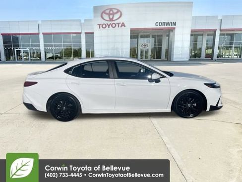 Used 2025 Toyota Camry SE image 6