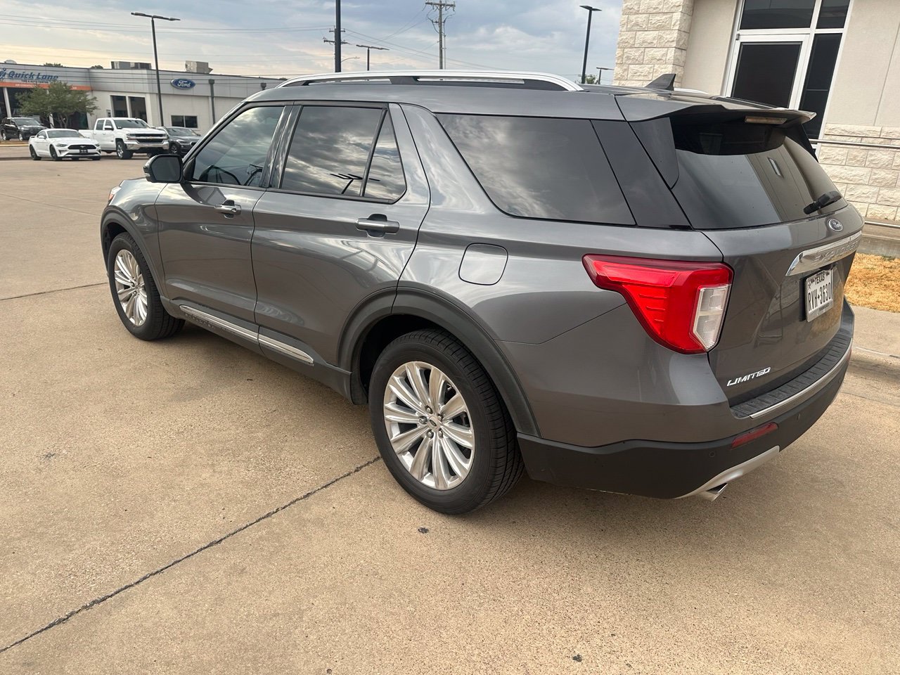 Used 2022 Ford Explorer Limited w/ Equipment Group 301A RWD image 15