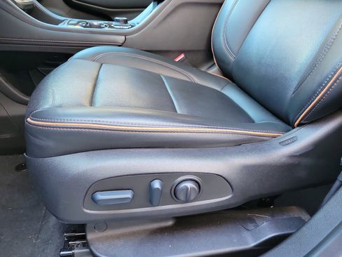 Used 2022 GMC Acadia AT4 w/ Technology Package image 15