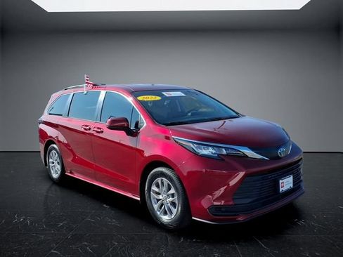 Used 2022 Toyota Sienna LE AWD/4WD image 5