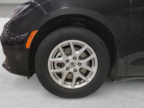 Used 2022 Chrysler Pacifica Touring-L FWD image 23