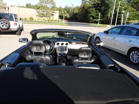 Used 2017 Ford Mustang Premium image 13