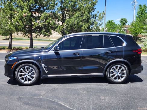 Used 2025 BMW X5 xDrive50e w/ Climate Comfort Package AWD/4WD image 2