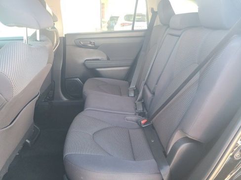 Used 2023 Toyota Highlander LE image 13