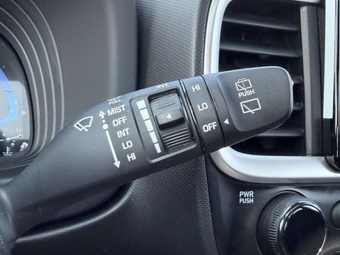 Certified 2024 Hyundai Venue SEL FWD image 25