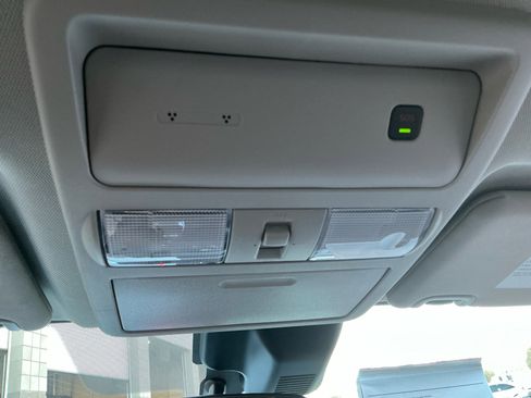 Used 2025 Nissan Frontier S image 31