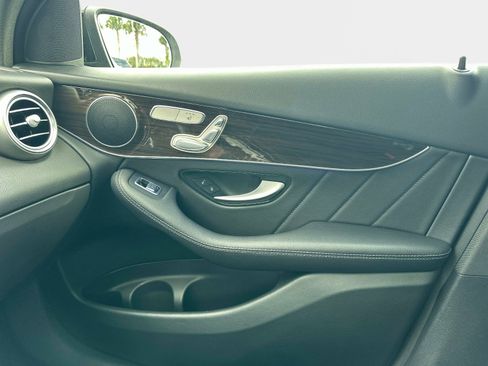 Used 2022 Mercedes-Benz GLC 300 image 20