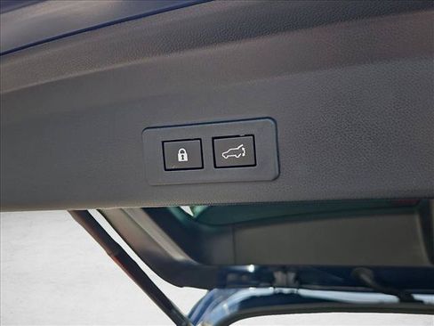 Used 2023 Subaru Ascent Touring AWD/4WD image 7