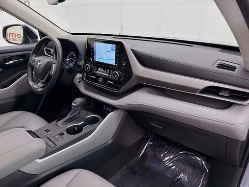 Used 2022 Toyota Highlander XLE image 31