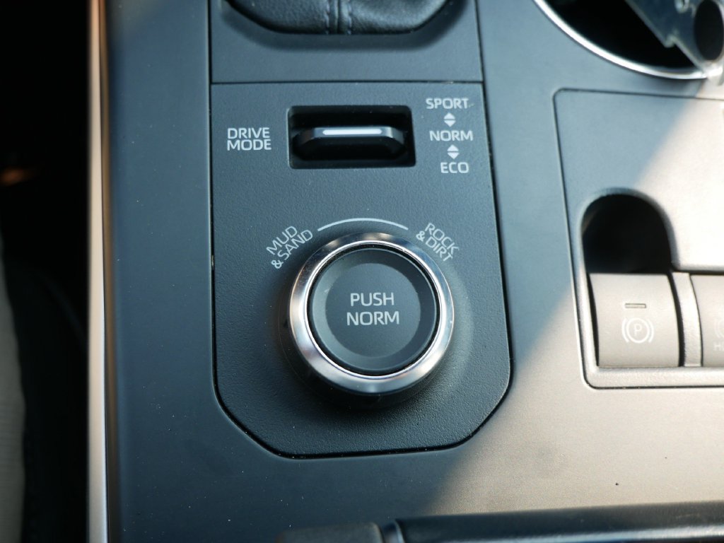 Used 2023 Toyota Highlander XSE AWD/4WD image 21
