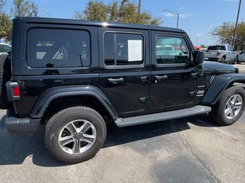 Used 2022 Jeep Wrangler Unlimited Sahara AWD/4WD image 2