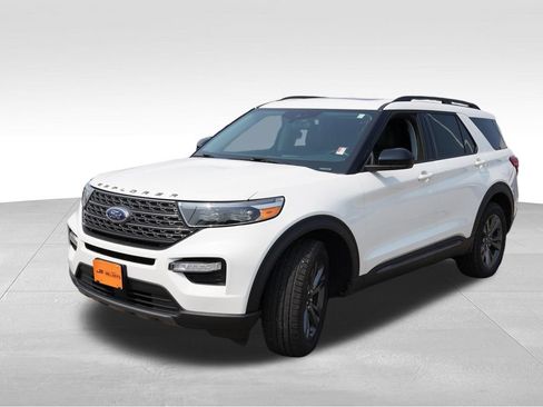Certified 2024 Ford Explorer XLT w/ Equipment Group 202A AWD/4WD image 11