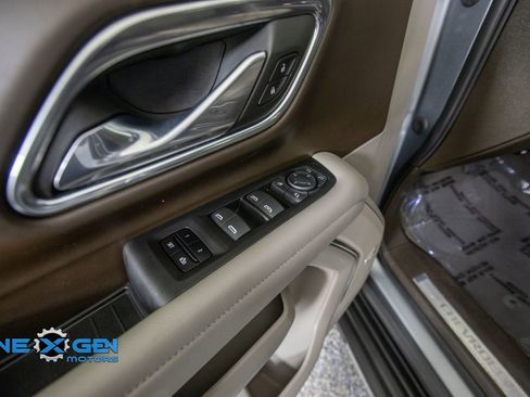 Used 2023 Chevrolet Suburban LT w/ Luxury Package AWD/4WD image 12