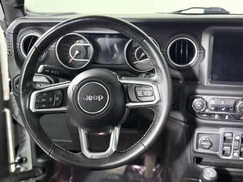 Used 2018 Jeep Wrangler Unlimited Sahara AWD/4WD image 12