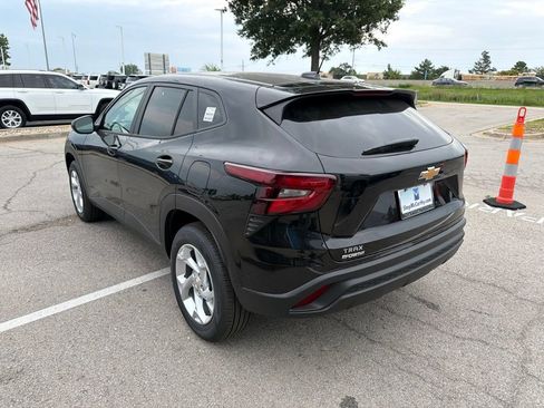 New 2026 Chevrolet Trax LS w/ LS Convenience Package FWD image 5