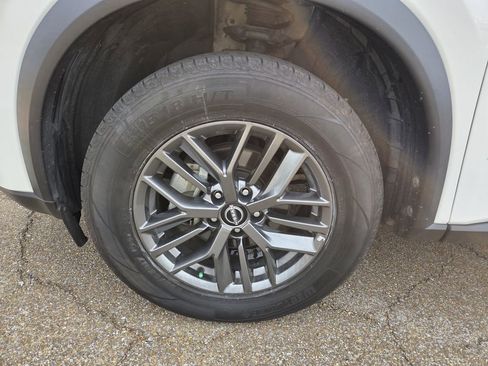 Used 2023 Nissan Rogue S image 23