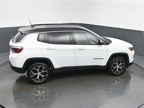 Used 2024 Jeep Compass Limited image 65