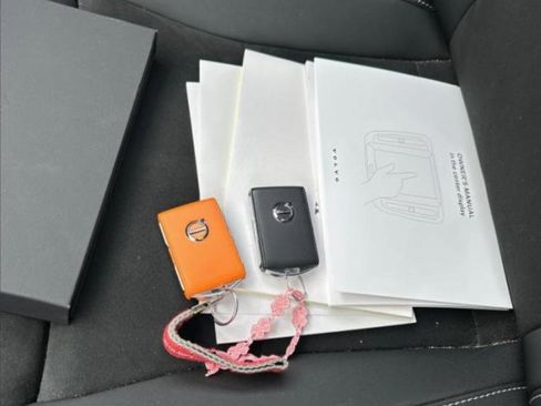 Used 2023 Volvo XC40 Recharge Ultimate image 12