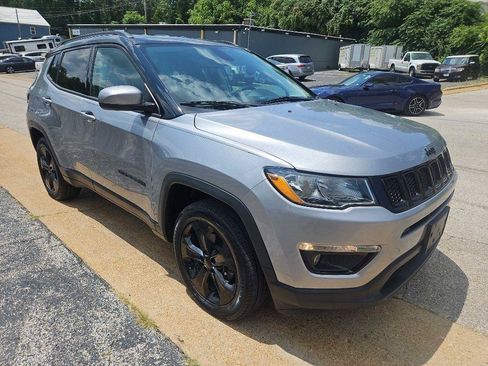 Used 2018 Jeep Compass Latitude AWD/4WD image 6