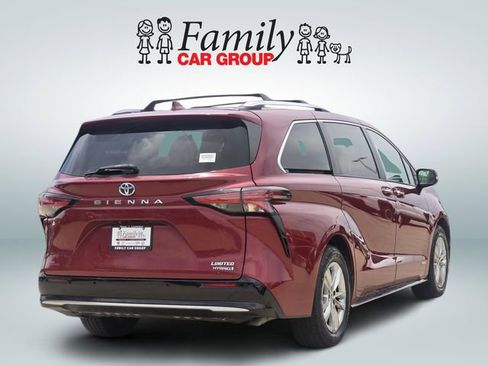 Used 2021 Toyota Sienna Limited FWD image 4
