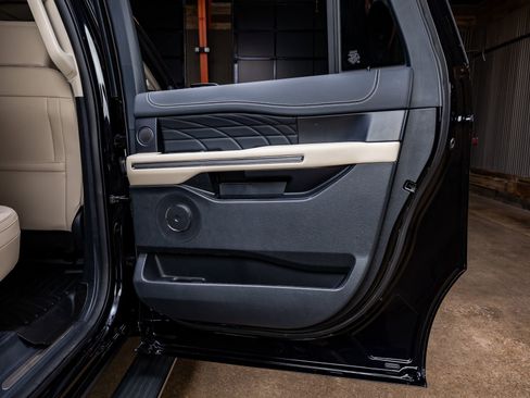 Used 2024 Ford Expedition Max Platinum image 40