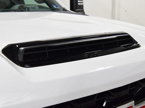 Used 2024 Chevrolet Silverado 2500 ZR2 w/ Technology Package AWD/4WD image 17