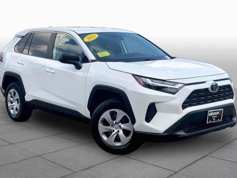 Used 2025 Toyota RAV4 LE AWD/4WD image 3