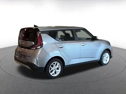 Used 2025 Kia Soul LX w/ LX Technology Package FWD image 12
