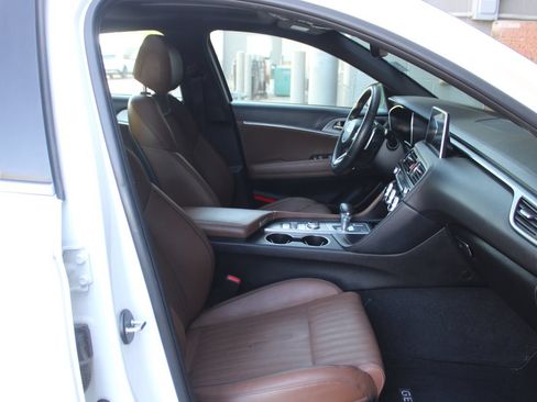 Used 2021 Genesis G70 3.3T RWD image 16