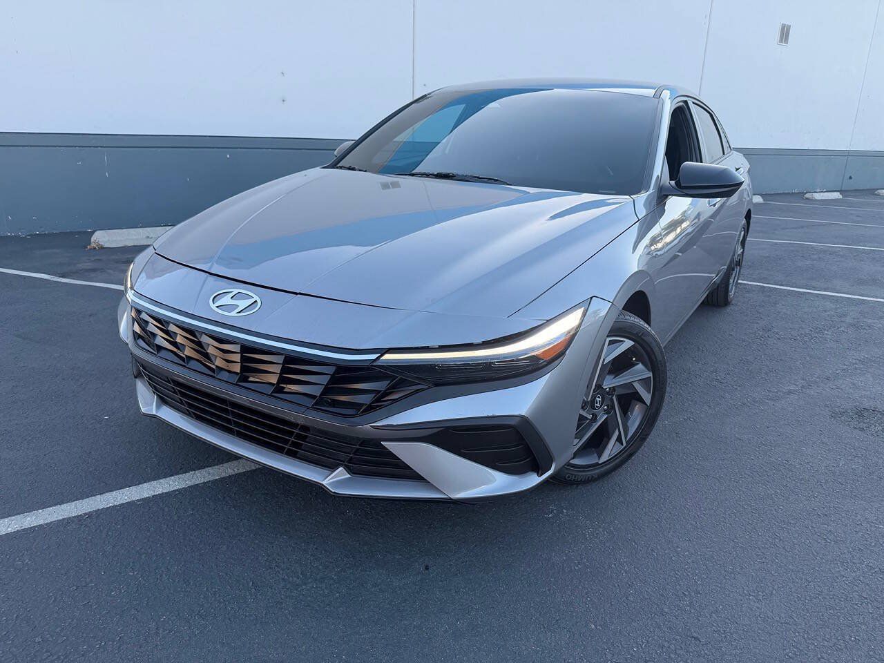 Used 2025 Hyundai Elantra Sport FWD image 12