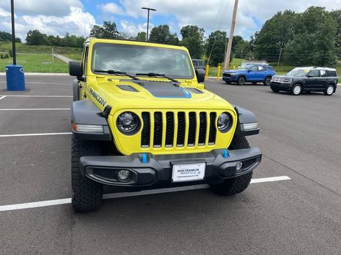 Used 2023 Jeep Wrangler Unlimited Rubicon 4xe w/ Cold Weather Group AWD/4WD image 8