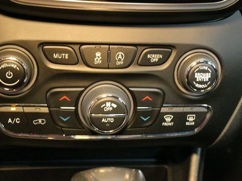 Used 2020 Jeep Cherokee High Altitude image 27