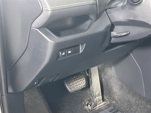 Used 2019 Toyota RAV4 LE image 10