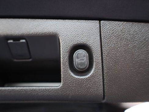 Used 2018 Chevrolet Suburban Premier image 18