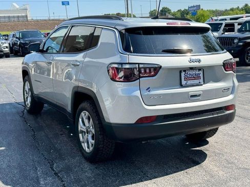 Used 2025 Jeep Compass Latitude AWD/4WD image 6