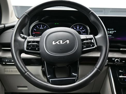 Used 2024 Kia Carnival EX FWD image 14