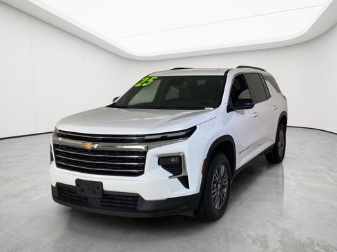 Used 2025 Chevrolet Traverse LT FWD image 45