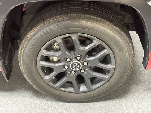 Used 2023 Toyota Sequoia Platinum image 5