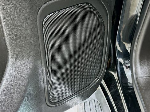 Used 2021 GMC Sierra 1500 SLT image 18