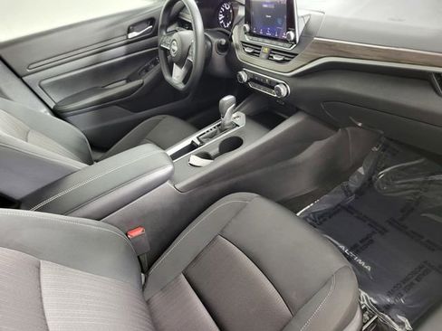 Used 2025 Nissan Altima 2.5 SV image 19