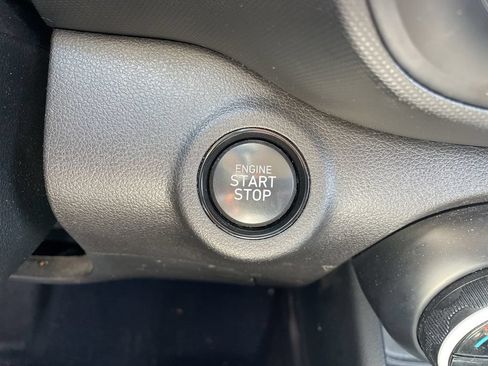 Used 2024 Hyundai Venue Limited FWD image 21