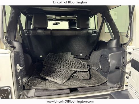 Used 2013 Jeep Wrangler Unlimited Rubicon image 24