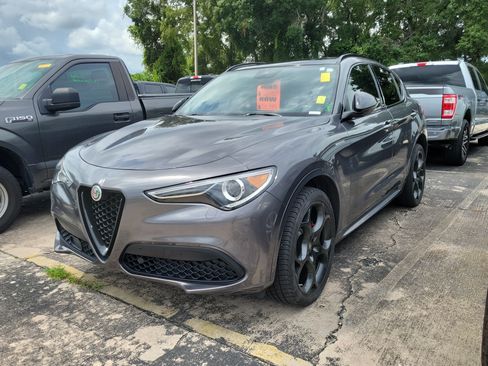 Used 2023 Alfa Romeo Stelvio Veloce AWD/4WD image 3