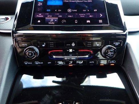 New 2025 Jeep Grand Cherokee L Laredo image 19