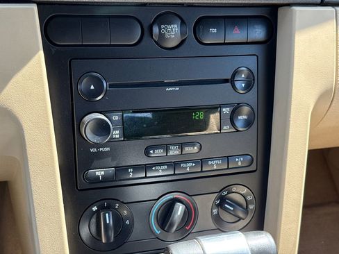 Used 2007 Ford Mustang Deluxe image 24