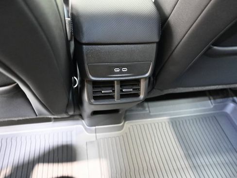 New 2026 Chevrolet Equinox LT w/ Convenience Package II image 24